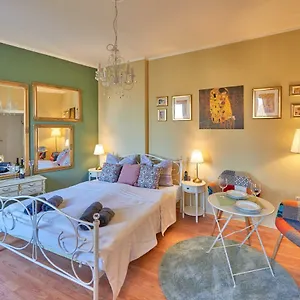 Old Romantic With Free Private Parking Apartment